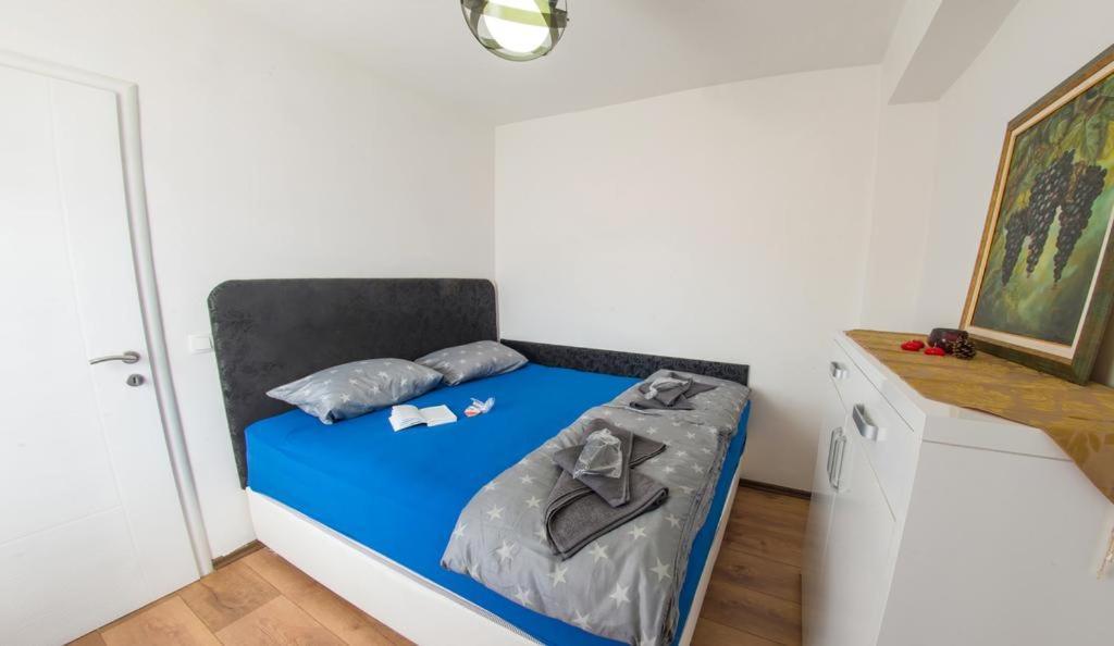 View Apartment *